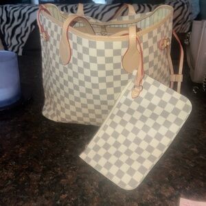 Large checkered tote beige and gray VGUC